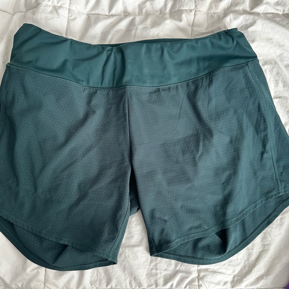 Oiselle High Rise Roga Shorts. Size 10. 6”